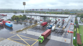 ehicles enter and exit the Songjiang Comprehensive Bonded Zone in east China's Shanghai, April 2024. (Photo by Jiang Huihui/People's Daily Online)