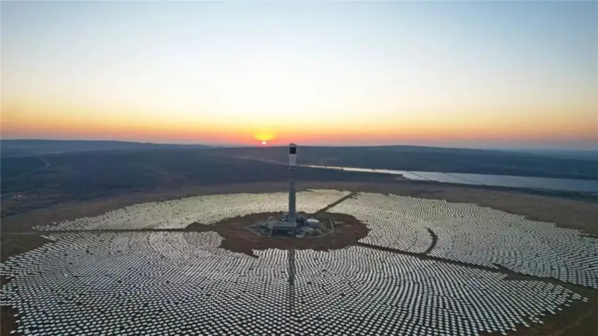 Photo shows the Chinese-built 100 MW Redstone Concentrated Solar Thermal Power Project in Northern Cape Province of South Africa. (Photo provided by SEPCOIII Electric Power Construction Corporation)