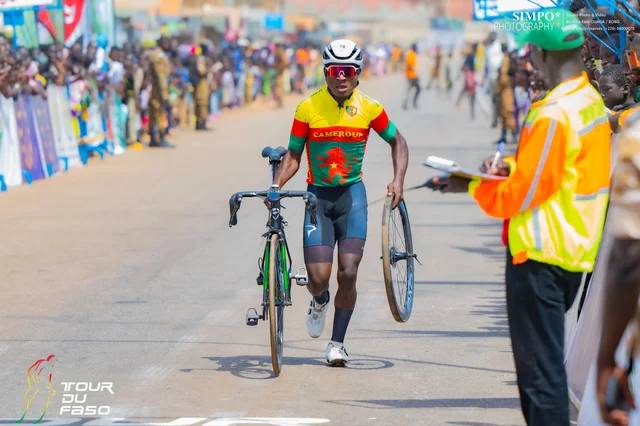 Tour du Faso 2024 : Ngueguim Steeve Auriol Termine la 4e étape à pied