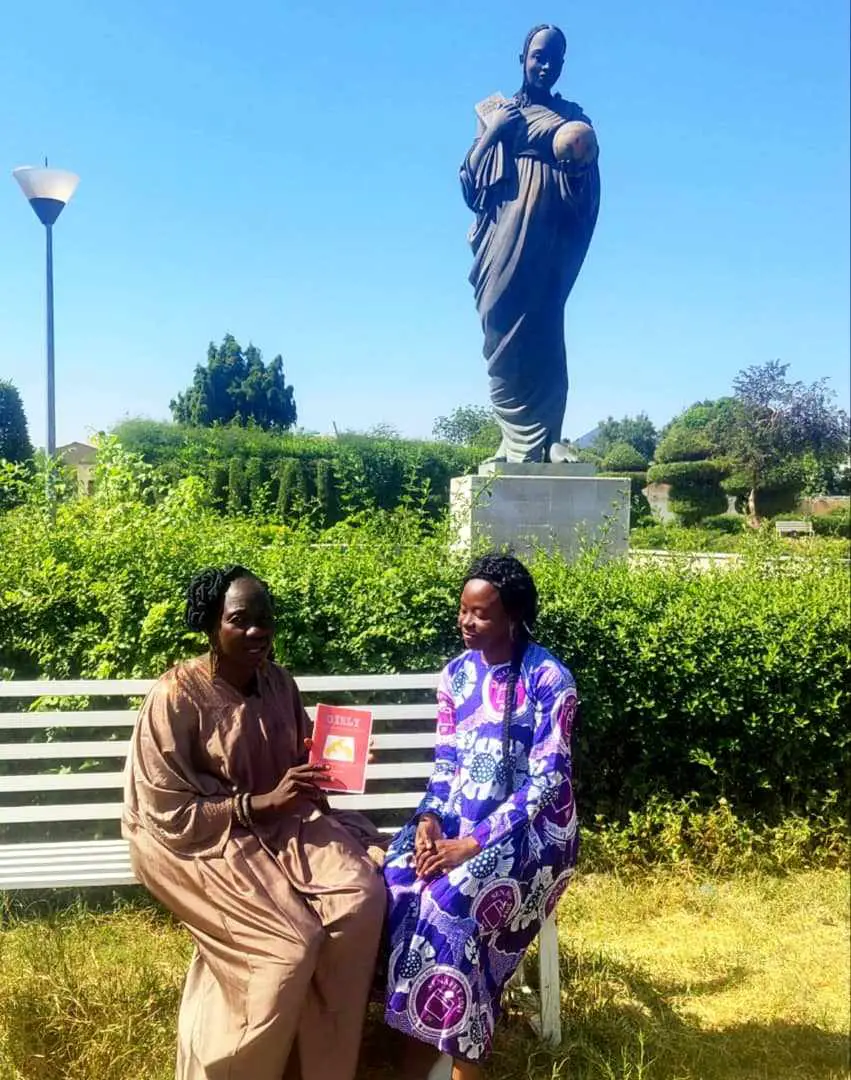 Tchad : Grâce Horbira fait un don de son œuvre à la Bibliothèque nationale