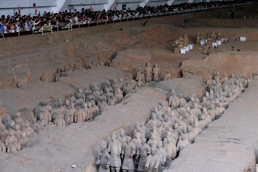 Tourists visit pit No. 1 of the Emperor Qinshihuang's Mausoleum Site Museum in Xi'an, northwest China's Shaanxi province, on October 5, 2024. (Photo by Lin Daohui/People's Daily Online)