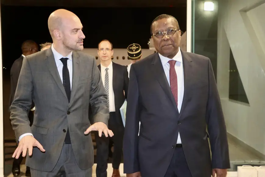 Tchad : le ministre des Affaires étrangères de France se rend à la frontière soudanaise