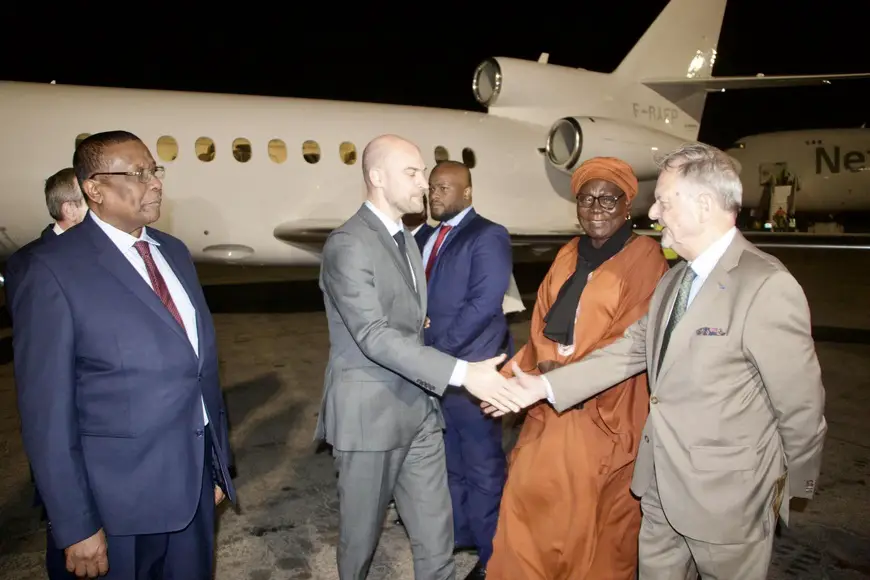 Tchad : le ministre des Affaires étrangères de France se rend à la frontière soudanaise