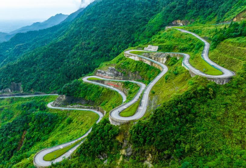 Photo taken on Jun. 28, 2024 shows a rural tourism road in Huaying, southwest China's Sichuan province. (Photo by Qiu Haiying/People's Daily Online)