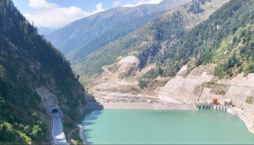 Photo shows the Suki Kinari Hydropower Project in Pakistan, invested and constructed by a Chinese company. (Photo by Deng Hailong)