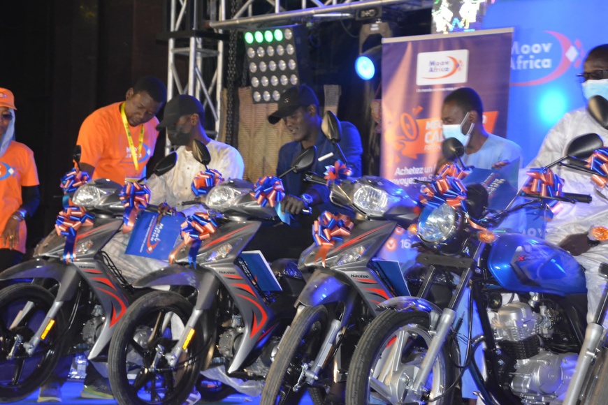 Tchad : Moov Africa récompense six gagnants avec des motos dans le cadre de la PROMO KDO 2024