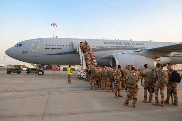 Rupture de la coopération militaire entre le Tchad et la France : 70 militaires français et 8 tonnes de fret viennent de quitter Ndjamena