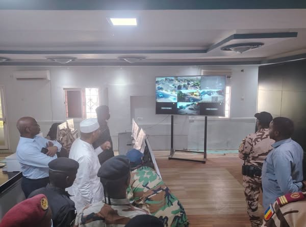 Tchad : Le ministre de la Sécurité Publique inspecte le centre des caméras de surveillance de N'Djaména et promet des renforcements