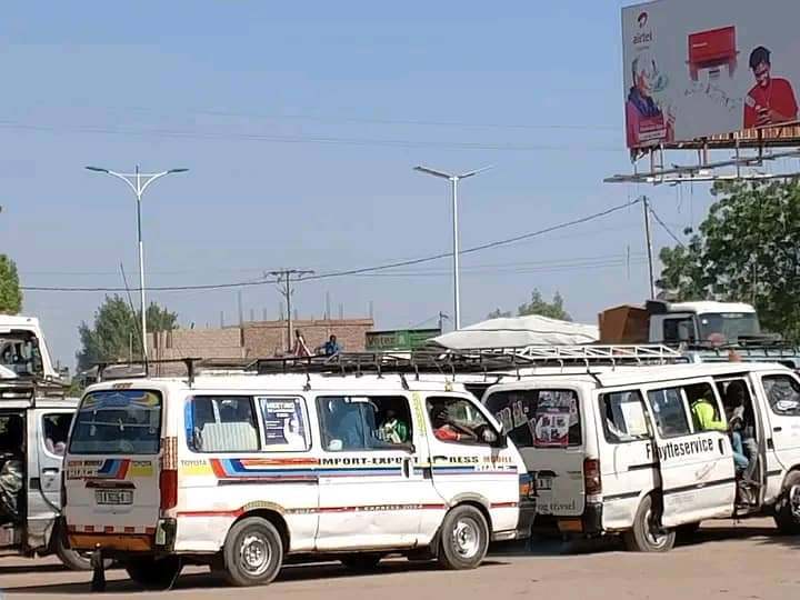 Tchad : à N’Djamena, un apprenti de minibus menace une cliente avec une arme blanche pour 50 francs