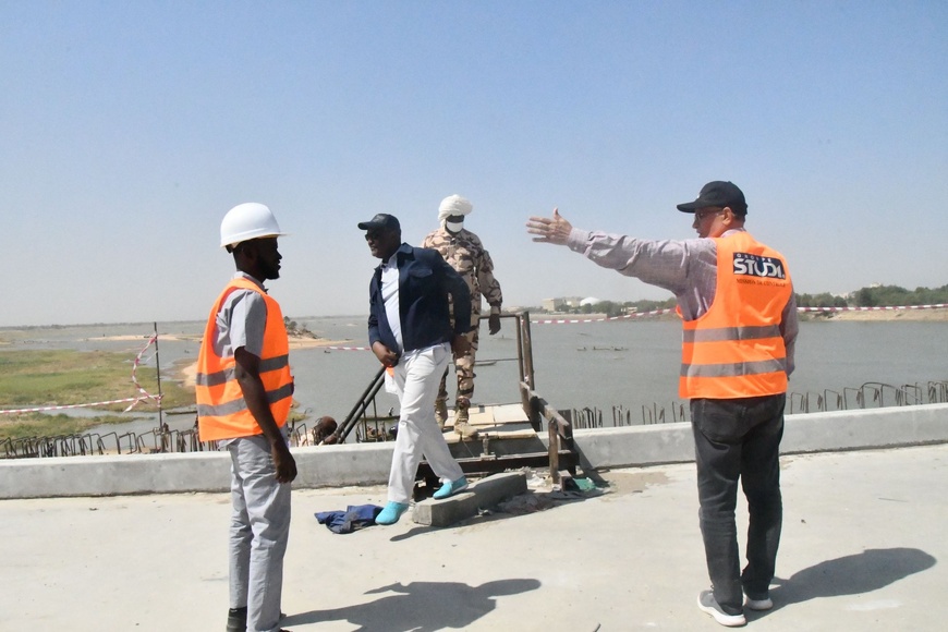 Tchad : Le ministre Aziz Mahamat Saleh inspecte les chantiers routiers de N'Djaména et exige l'accélération des travaux