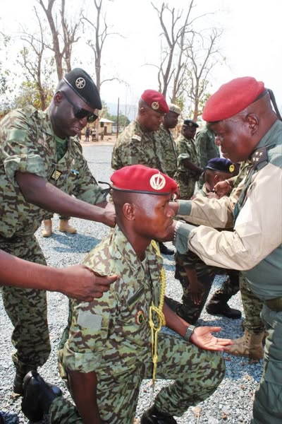 La RCA forme une nouvelle génération de militaires : une cérémonie de remise de grades à Bangui