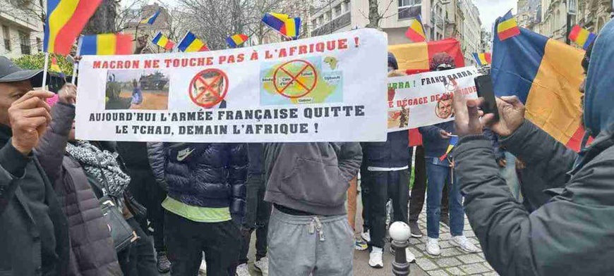 Manifestation à Paris  par la diaspora tchadienne en soutien au Maréchal Mahamat Déby : 37 manifestants arrêtés