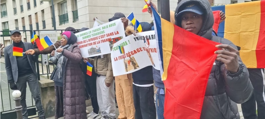 Manifestation à Paris  par la diaspora tchadienne en soutien au Maréchal Mahamat Déby : 37 manifestants arrêtés