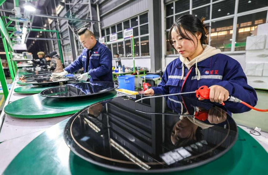 Smart home appliances are manufactured in a workshop of an electronics company in Ma'anshan, east China's Anhui province, ready to be exported, Dec. 20, 2024. (Photo by Wang Wensheng/People's Daily Online)