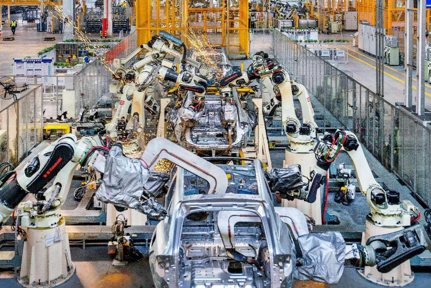 Robotic arms weld frames of new energy vehicles in a workshop of Chinese carmaker Changan Automobile in Nanjing, east China's Jiangsu province. (Photo by Zhu Hongsheng/People's Daily Online)