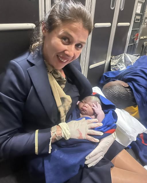 Naissance inattendue : Une petite fille vient au monde à bord d'un avion Brussels Airlines