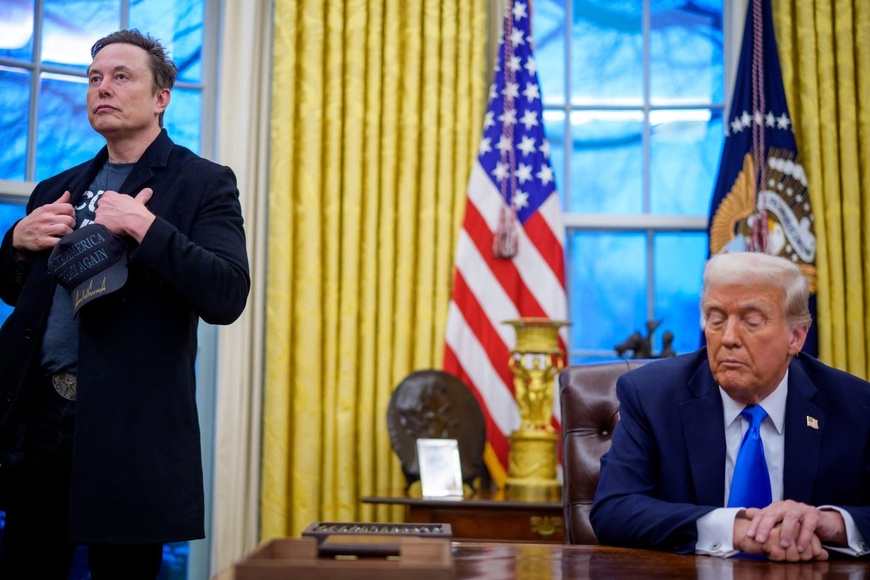 Elon Musk et le président Donald Trump dans le bureau ovale de la Maison Blanche le 11 février. Photo : yahoo.com