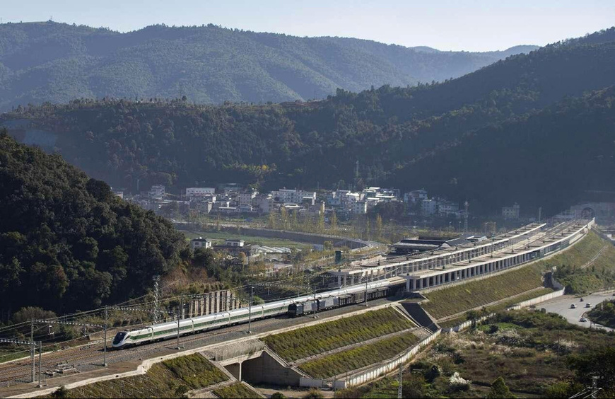 A train runs along the China-Laos Railway in Yuxi, southwest China's Yunnan province, Nov. 17, 2024. (Photo by Zheng Yi/People's Daily Online)