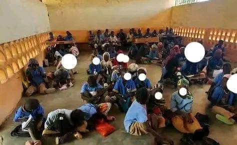 Cameroun - Extrême-Nord : L'école de Djarengol Kodek reçoit un don de table-bancs, mais la situation reste préoccupante