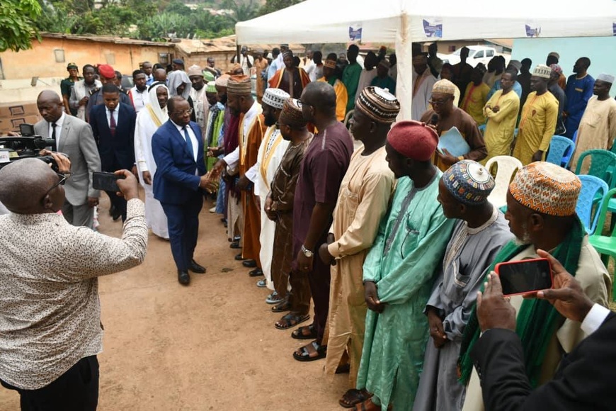 Cameroun : le ministre du Commerce offre des denrées alimentaires à la communauté musulmane