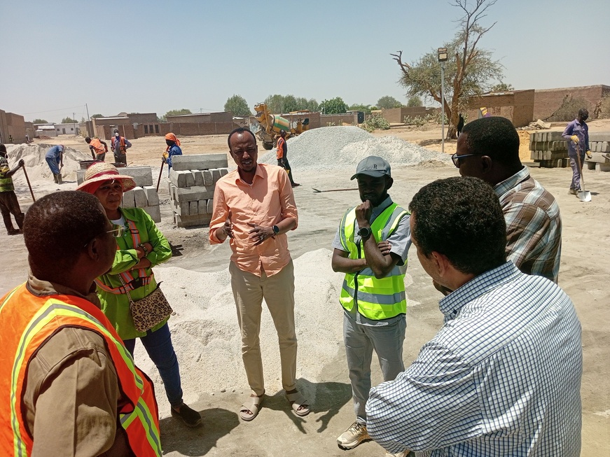 N'Djamena : Le Directeur des Voiries Urbaines inspecte les chantiers routiers et exhorte à l'accélération des travaux