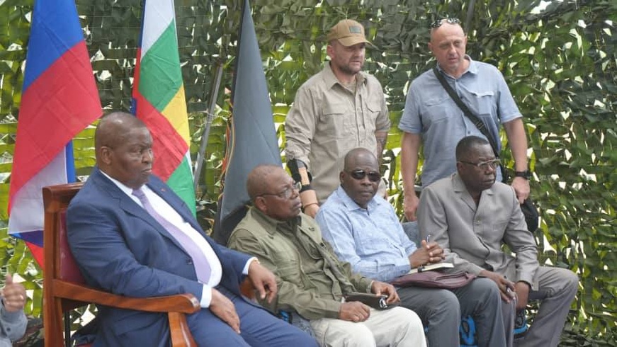 RCA : visite du président de la République au camp militaire de Béréngo