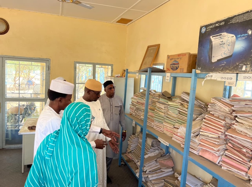 Tchad : Le Maire d'Abéché en visite au service d'état-civil de la commune