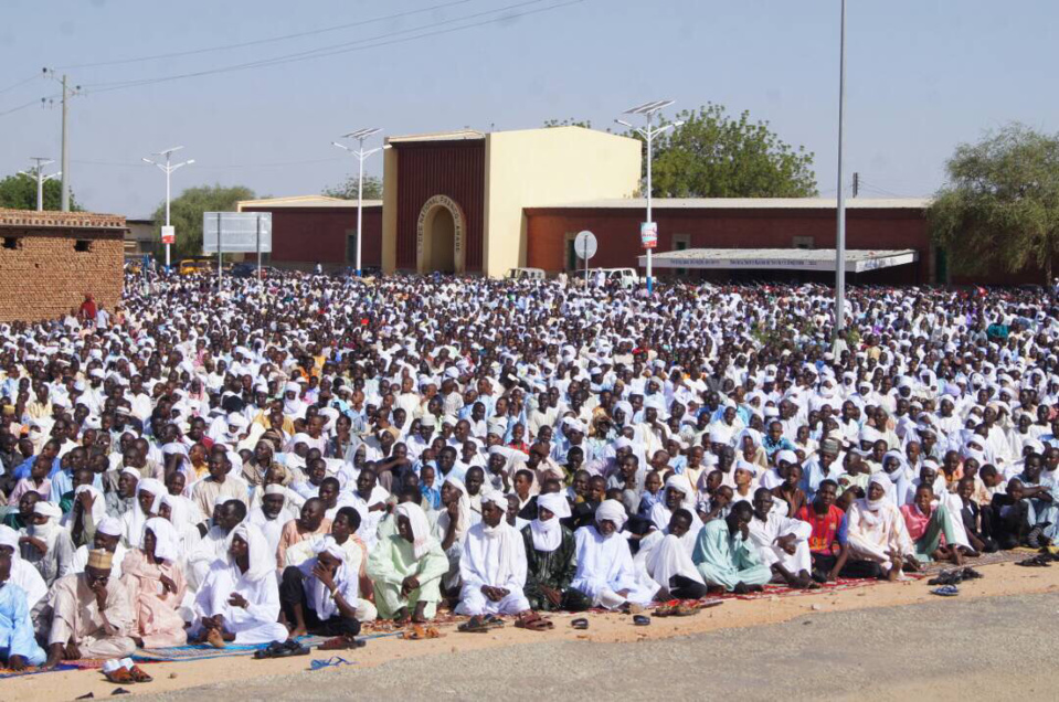 Une prière de l'Aid Al Fitr dans une mosquée à Abéché. Alwihda Info.