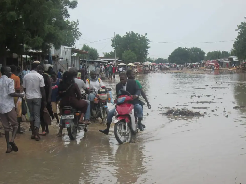 Une rue inondée de N'Djamena. © Alwihda Info