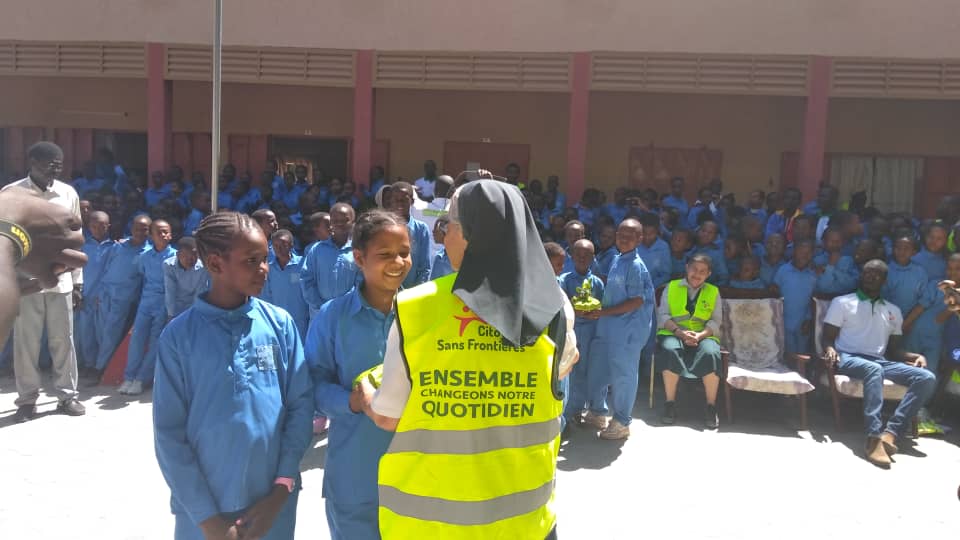 La plateforme Citoyens sans frontières lors d'une opération de sensibilisation à l'école Béguinage à N'Djamena, dans le cadre de la semaine de la citoyenneté, édition 2019. © Alwihda Info