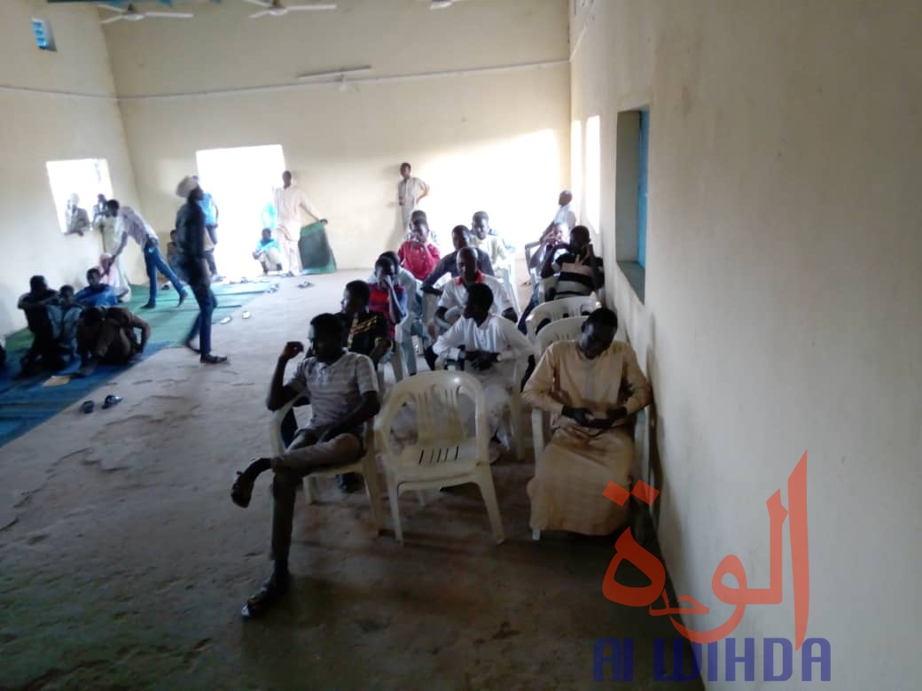 Tchad : à Goz Beida, élèves et enseignants débattent sur la violence scolaire. © Mahamat Issa Gadaya/Alwihda Info