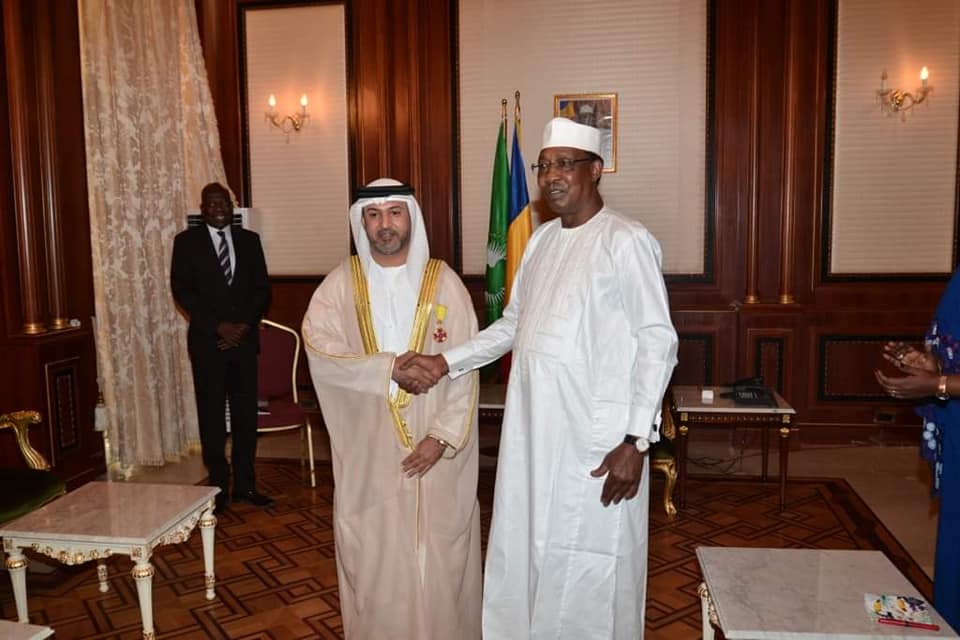 Tchad : le chef de l'Etat décore deux diplomates. © PR