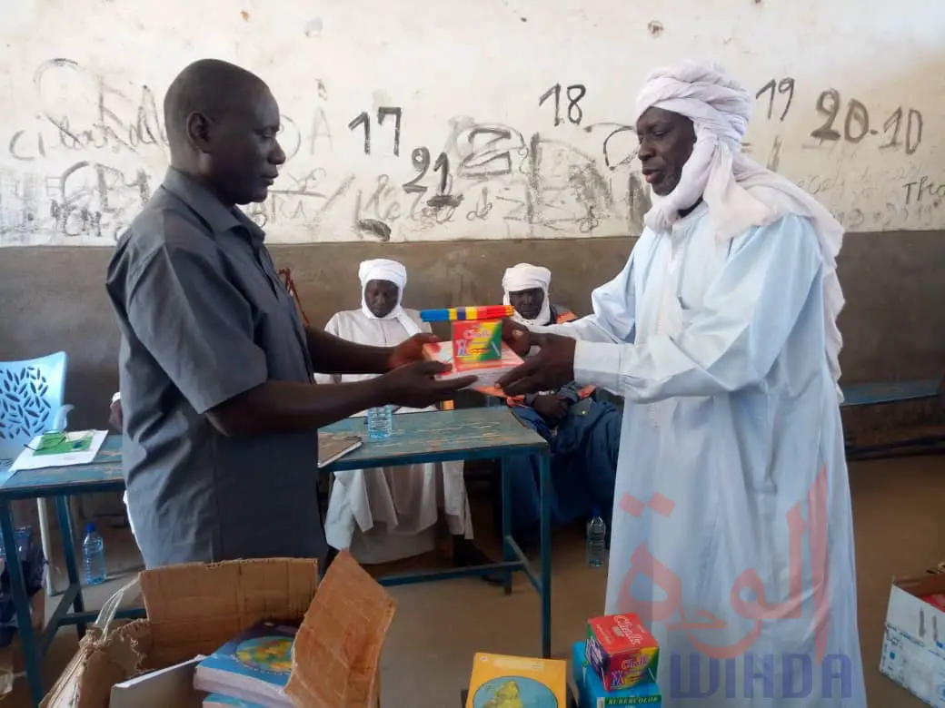 Tchad : don de fournitures scolaires à Nergui. © Alwihda Info