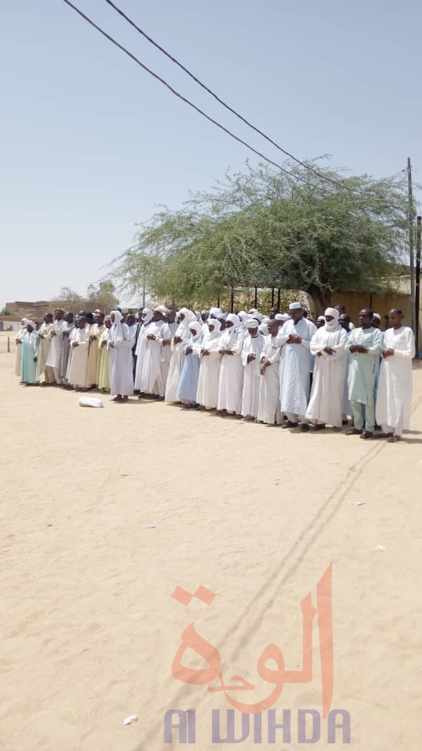 Tchad : enterrement d'un enfant à Abéché, mort asphyxié par du gaz lacrymogène