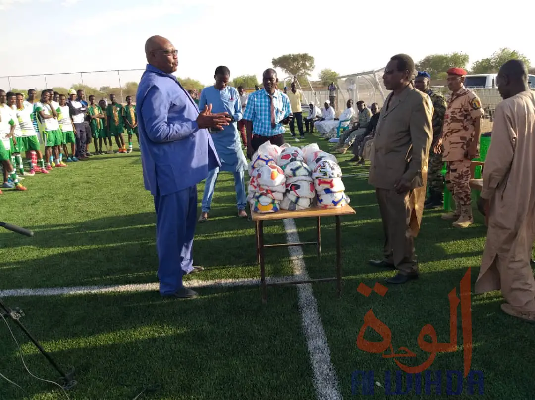 Tchad : la FIFA offre des ballons de foot à la Ligue provinciale du Ouaddaï. © Hamid Mahamat Issa/Alwihda Info