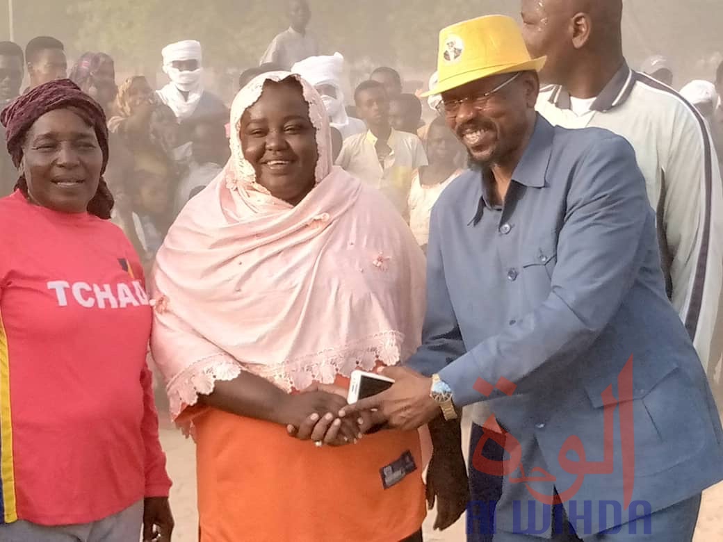 Tchad : à Ati, hommes et femmes s'affrontent dans un match de foot. © Hassan Djidda Hassan