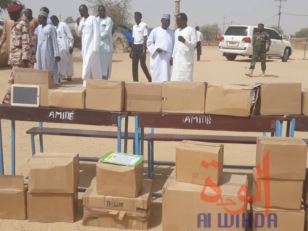 Tchad : à l'Est, 1330 kg de kits et manuels scolaires remis par la France. © Alwihda Info