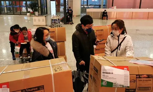 Wenzhou volunteers help transport donations related to COVID-19 for Italy. Photo: Courtesy of Blazing Youth