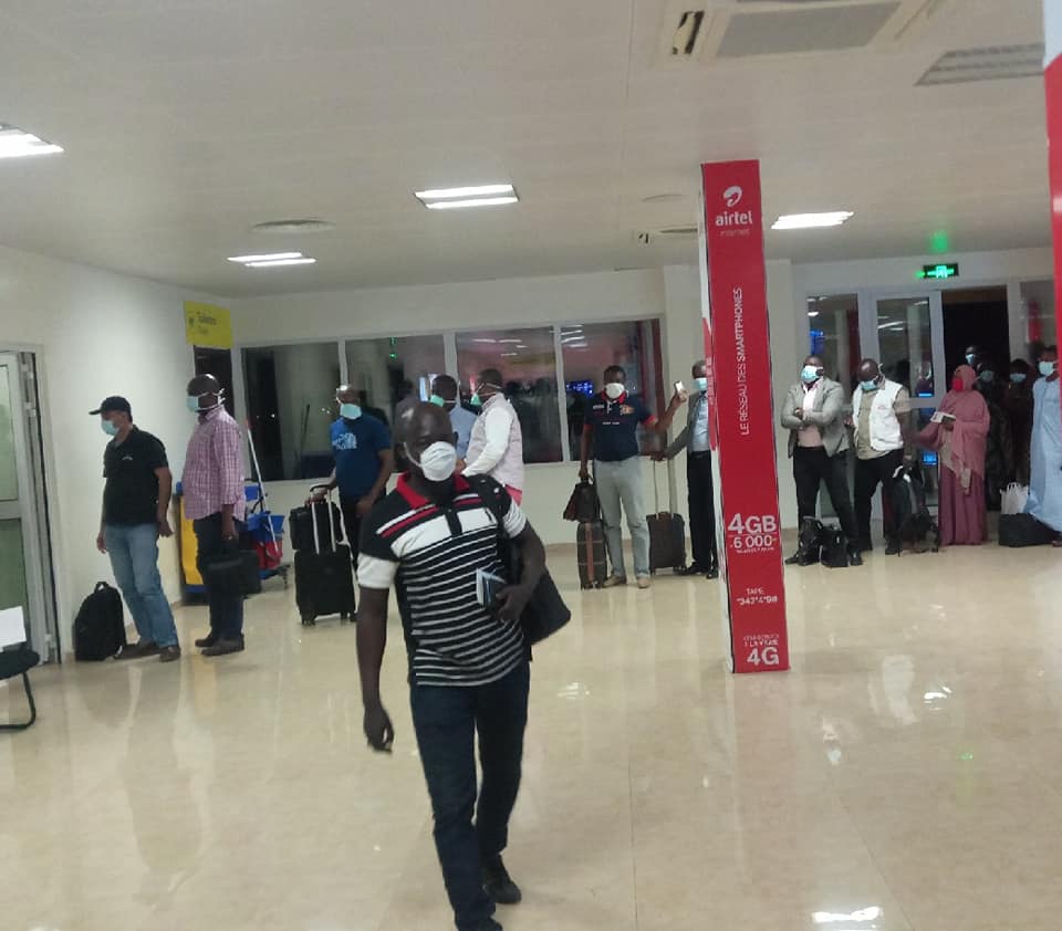 Des mesures sanitaires strictes à l'aéroport de N'Djamena ce dimanche 15 mars 2020. © Min. SP