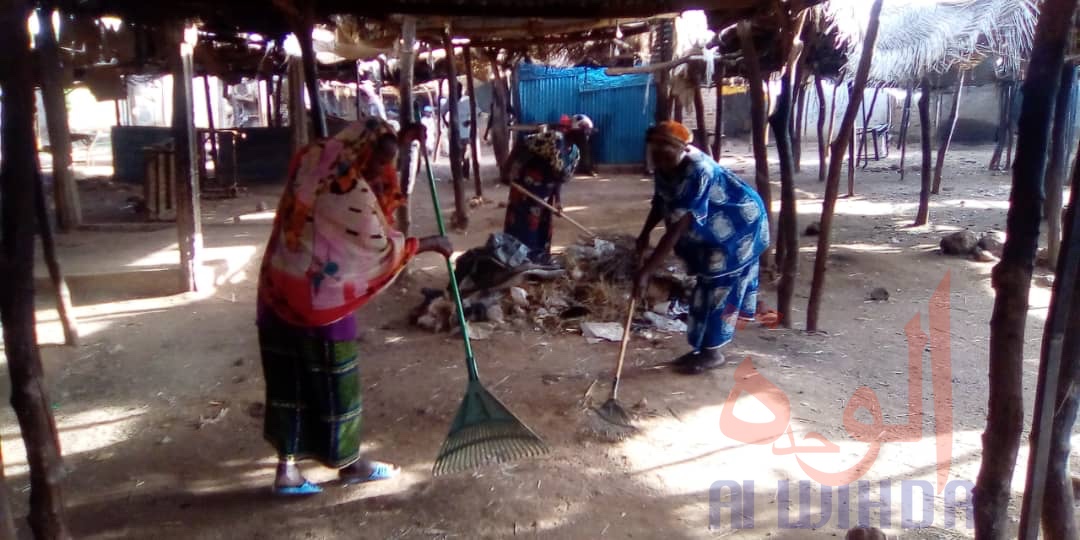 Tchad : à Pala, le marché hebdomadaire nettoyé par une centaine de citoyens. © Foka Mapagne/Alwihda Info