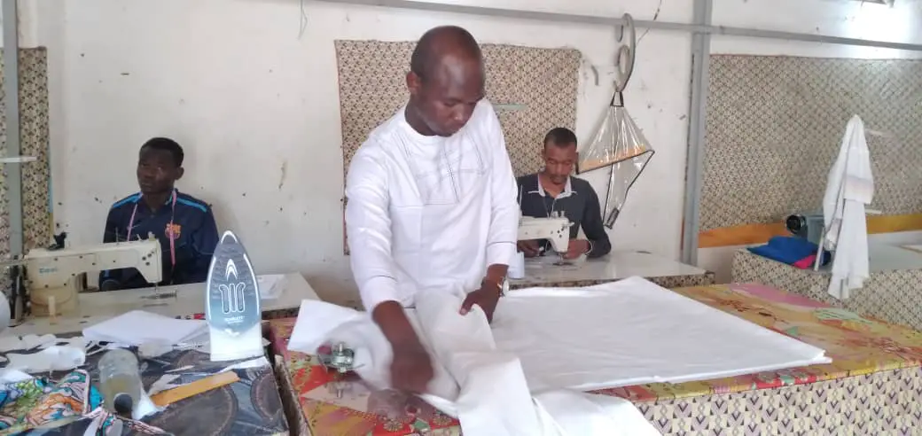 Tchad : les ateliers à plein régime pour la fabrication de masques. © Djibrine Haïdar/Alwihda Info