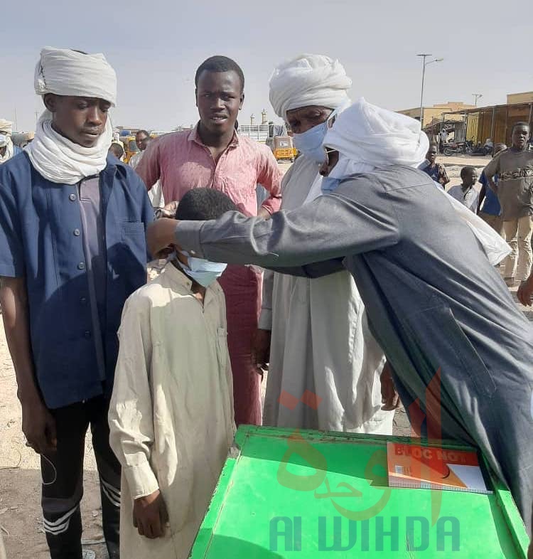 Tchad : distribution de masques au marché de Biltine. © Hassanein Mahamat Hassan/Alwihda Info