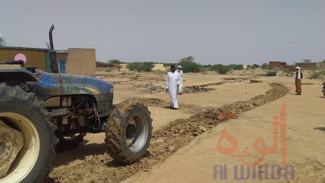 Tchad : à Ati, la commune à pied d'oeuvre pour les travaux d'assainissement . © Hassan Djidda Hassan/Alwihda Info