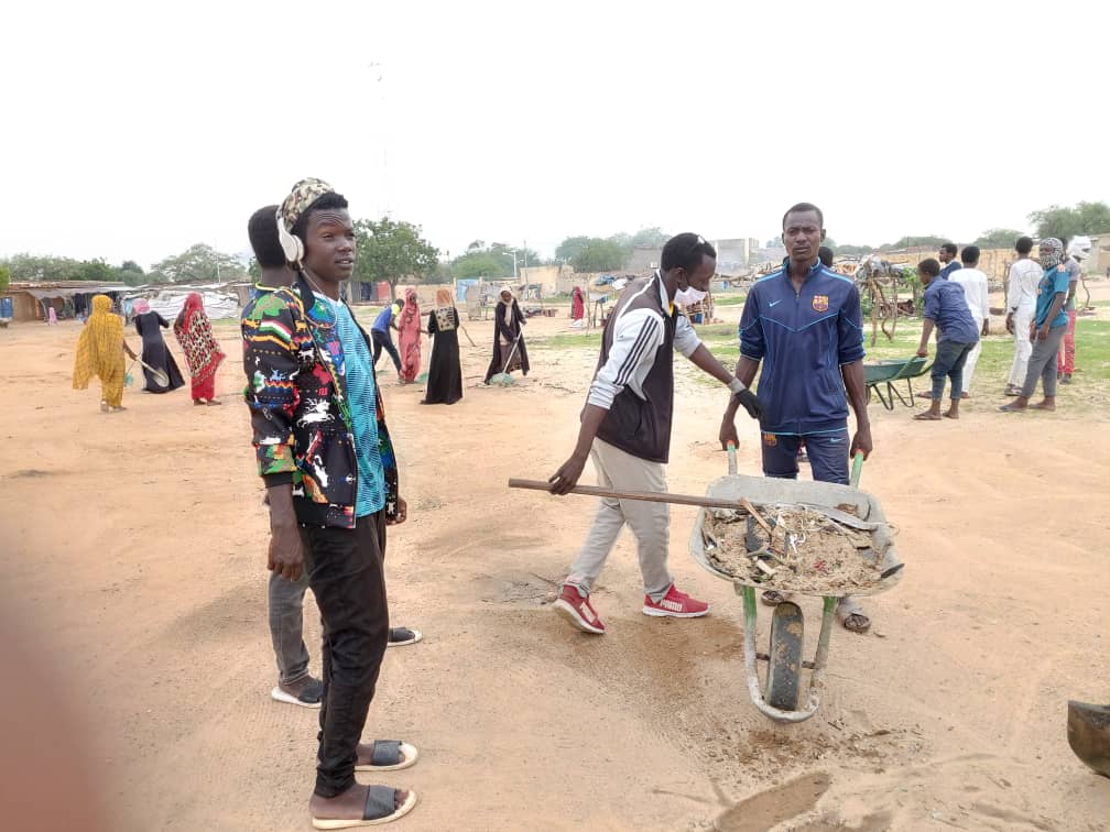 Tchad : des jeunes volontaires organisent une journée de salubrité à Guéréda