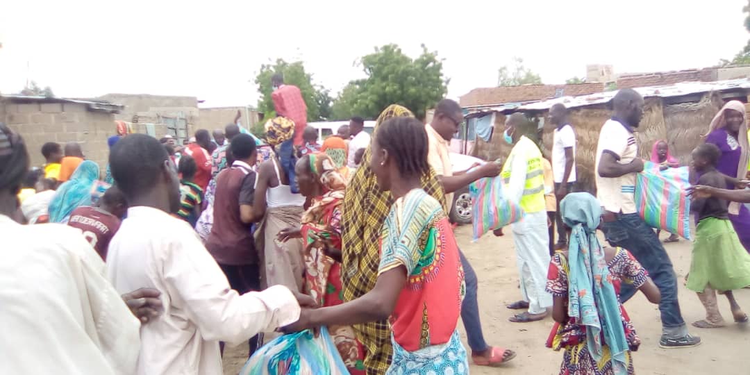 Tchad : Zilloul-Arch distribue des vivres dans le 7e arrondissement de N'Djamena. © Mahamat Abdramane Ali Kitire/Alwihda Info