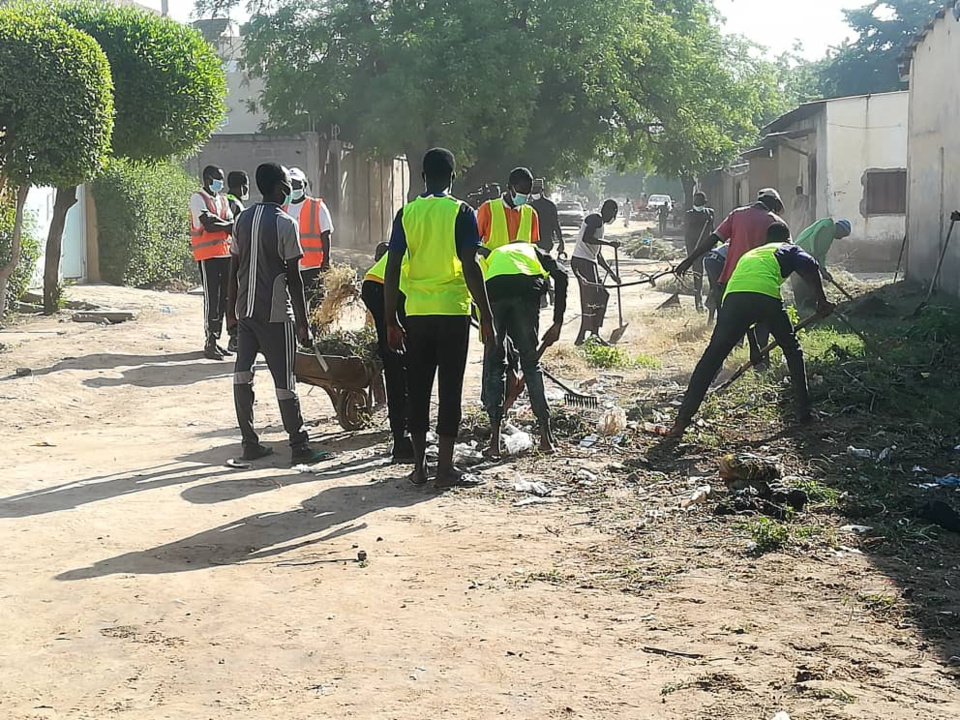 Tchad : la nouvelle génération du quartier Klemat aménage les rues et plante des arbres. © Ali Moussa/Alwihda Info