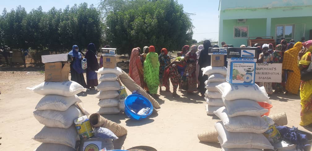 Tchad : au Hadjer Lamis, des femmes apprennent à faire de la bouillie enrichie contre la malnutrition. © Mbainaissem Gédéon/Alwihda Info