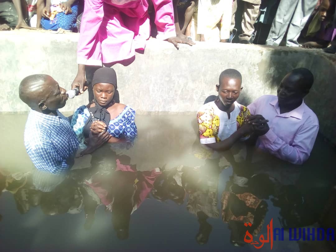 Tchad : l'Église Assemblée chrétienne baptise des fidèles à Massakory