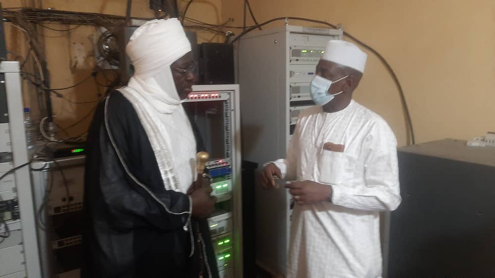 Tchad : Le Sultan Cherif Abdelhadi Mahadi visite les radios du Ouaddaï