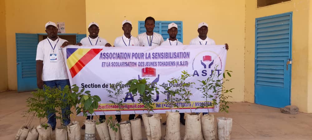 Tchad : l'ASJT plante des arbres dans des établissements d'Abéché